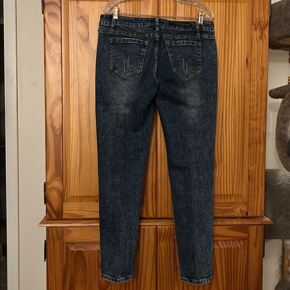 Rue21 Dark Blue Mid-rise Jeans with Floral and Butterfly Embroidery - Picture 2 of 6